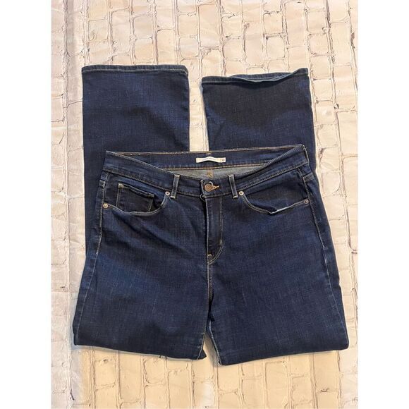 Levi's Women's Size 10 Classic Bootcut Jeans Dark Wash Denim Western Trendy - Picture 6 of 12